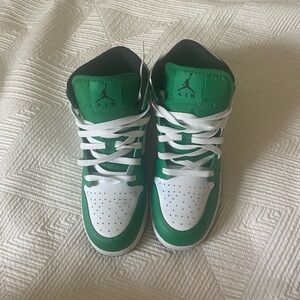 Nike Jordan - Big Kids 7Y or women 8.5